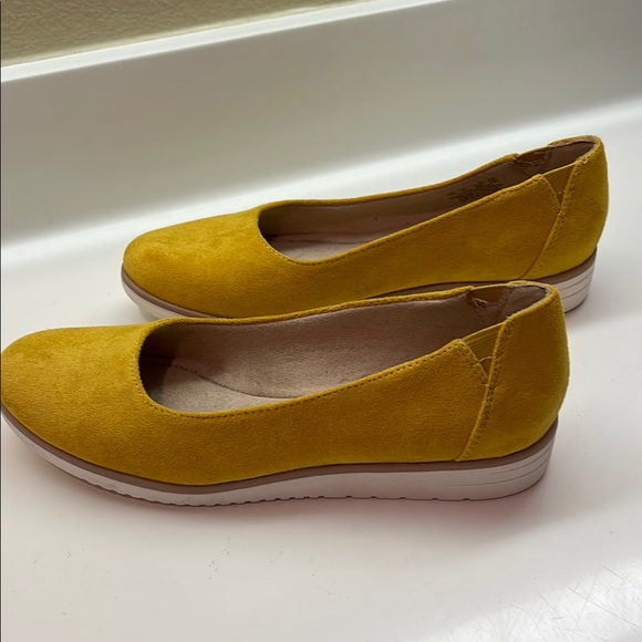 SOUL Naturalizer Yellow Flats Minimalist Suede Design - Picture 2 of 7